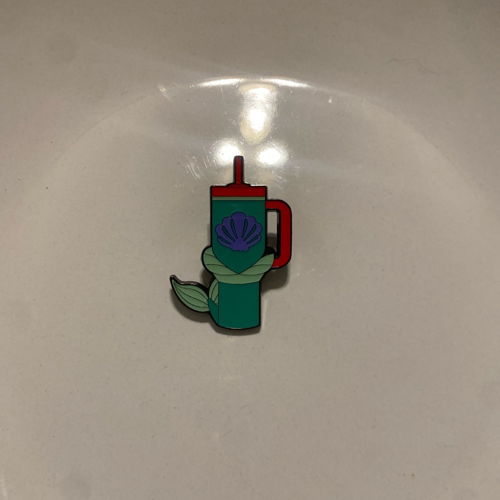 Disney Princess mystery pin tumbler “Little Mermaid” Ariel - Picture 4 of 7
